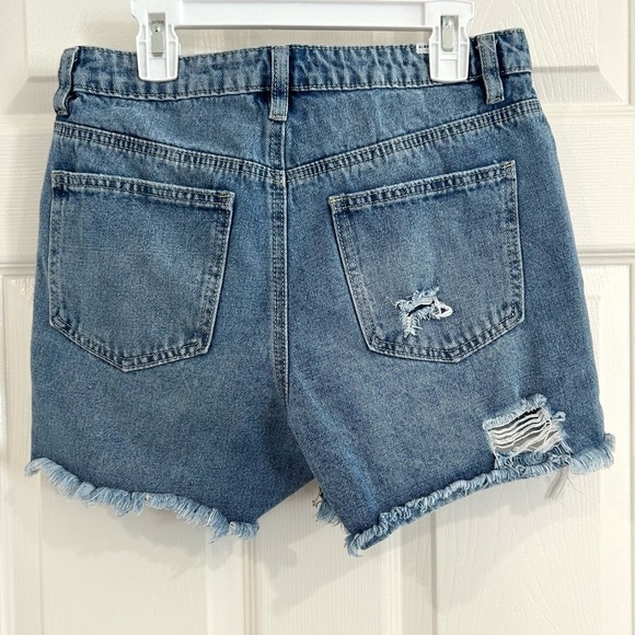 Almost Famous Women Distressed Medium Blue Wash Raw Hem Jean Denim Shorts Size 3 - Picture 5 of 10